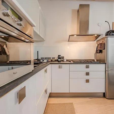 Crocetta Modern Flat شقة
