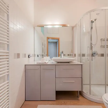 Crocetta Modern Flat * ميلان